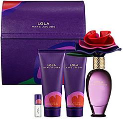 Marc Jacobs Lola női parfüm szett  (50ml EDP parfüm + 75ml-es tusfürdő és testápoló +3ml-es mini parfüm)